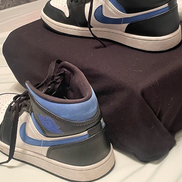 Air Jordan 1 Mids ‘Racer Blue’. Navy blue, Black & White. Size 8. - Picture 3 of 5